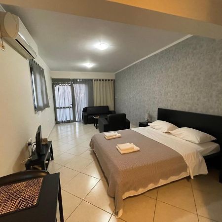 Avr Airport Deluxe Suites 4 Markópoulon エクステリア 写真