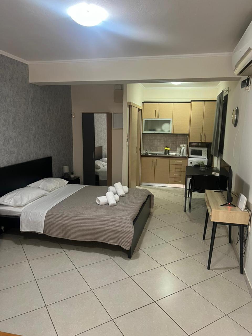 Avr Airport Deluxe Suites 4 Markópoulon エクステリア 写真