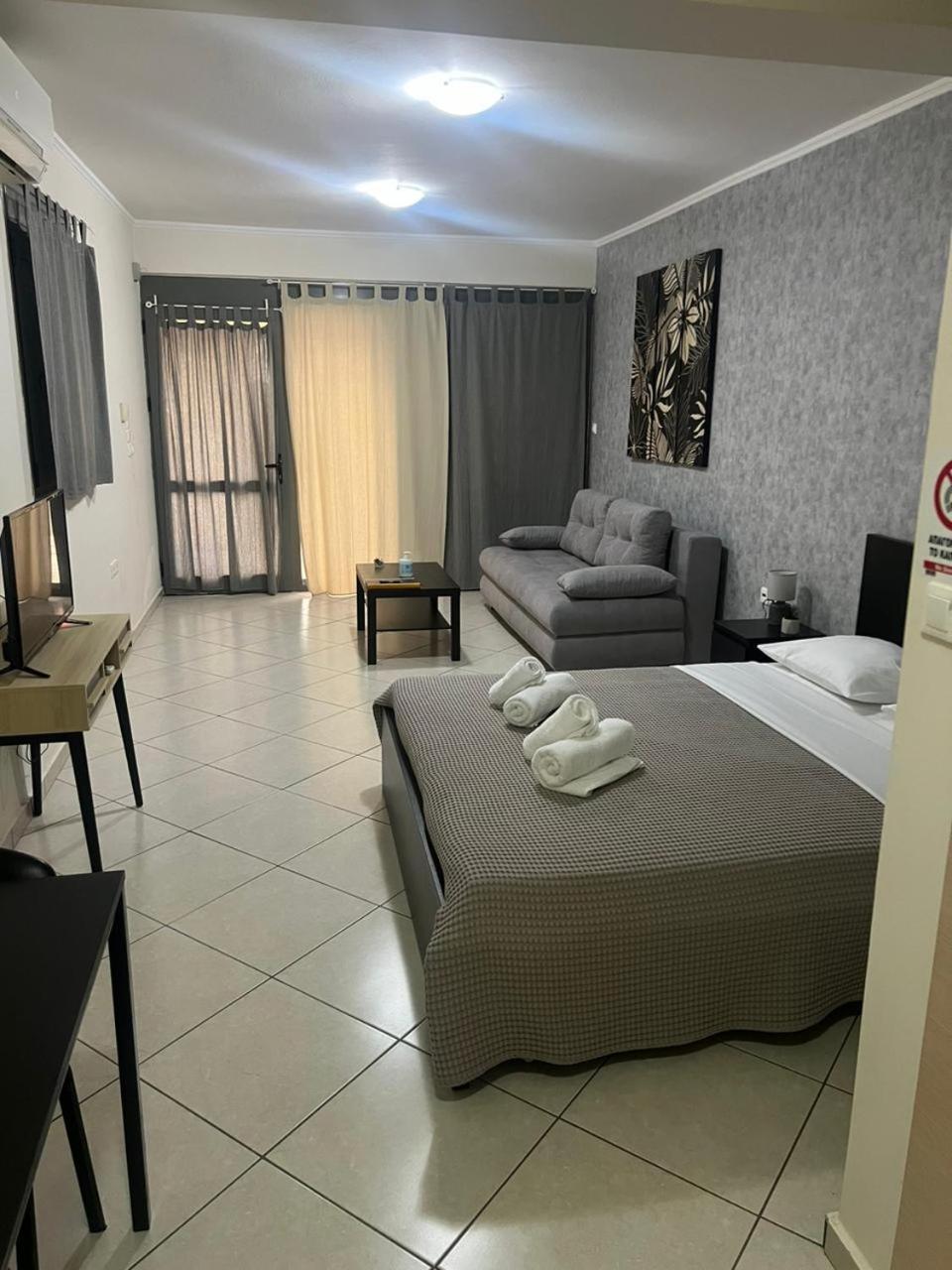 Avr Airport Deluxe Suites 4 Markópoulon エクステリア 写真