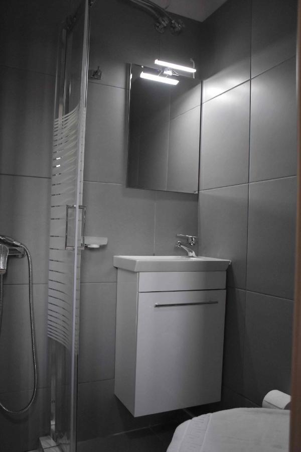 Avr Airport Deluxe Suites 4 Markópoulon エクステリア 写真